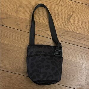 Hydrojug Leopard Sleeve bag